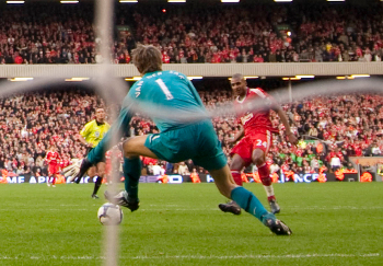 Ngog Scores past Van Der Sar